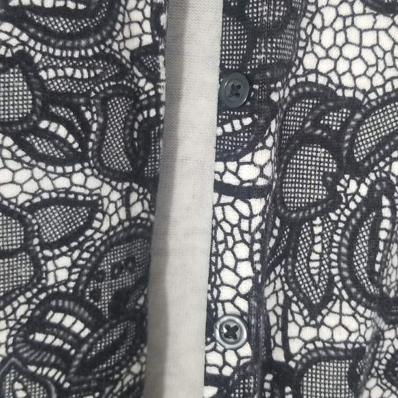 Croft & Barrow Black & White Floral Button Down Cardigan. Size 2 XL. - Picture 3 of 9